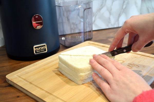 Sandwich con tapenate di verdure, cavolo e feta