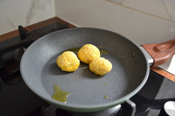 ripassare in padella i bon bon bon bon croccanti ripassare in padella con un goccio di olio